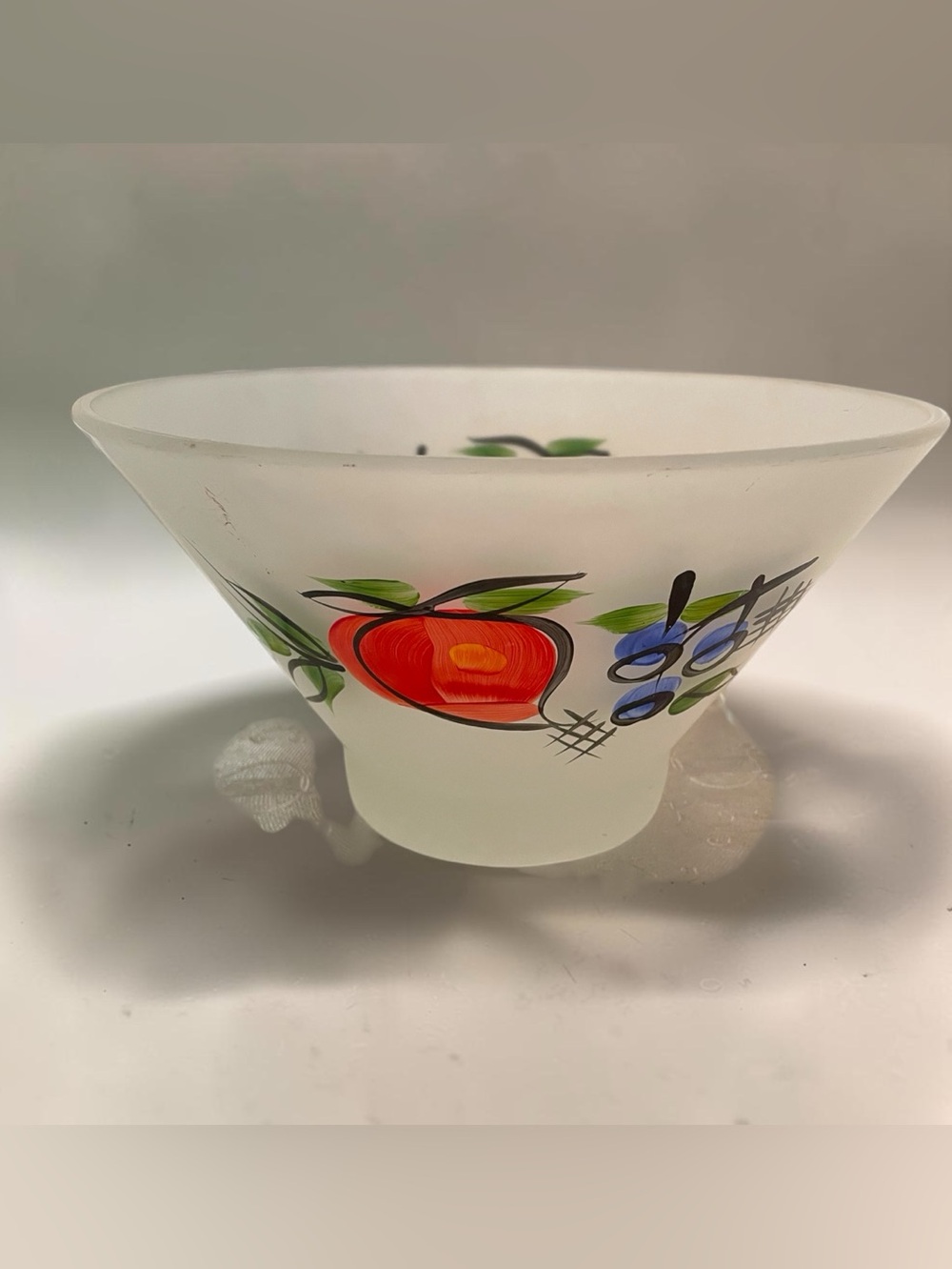 Hazel Atlas “the orchard “, large  serving bowl, satin frosted, 1950s-1960s